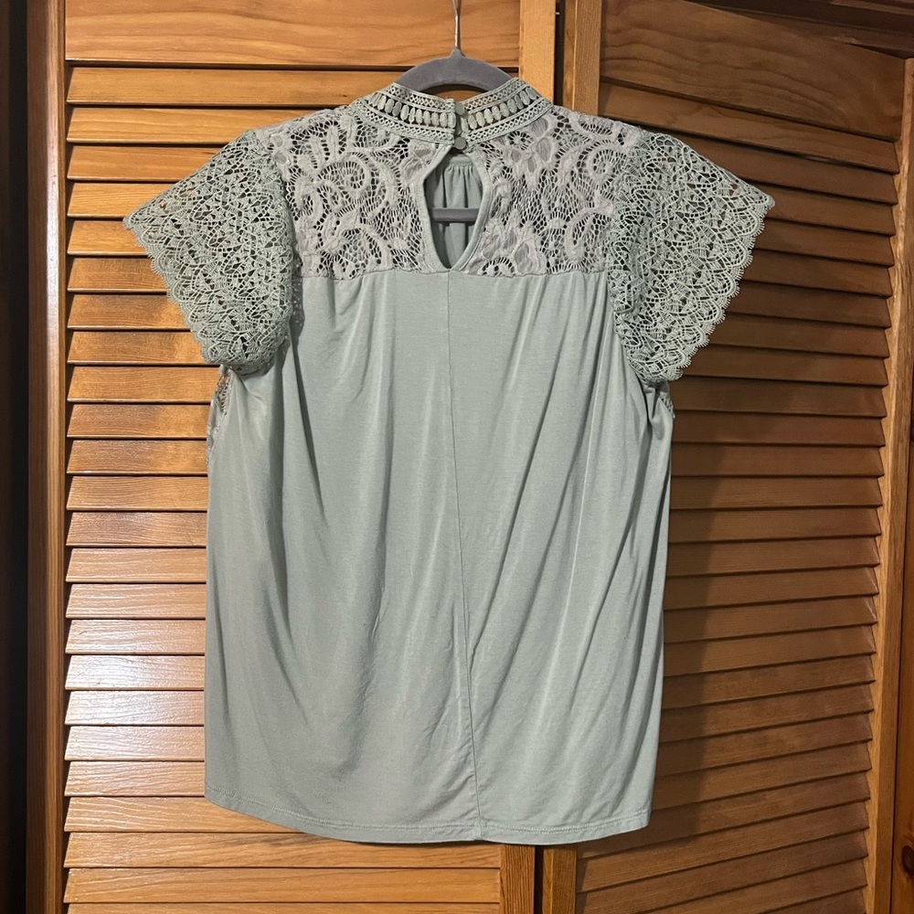 🔥 Cable & Gauge Lace Green Mock neck Blouse - Picture 3 of 5